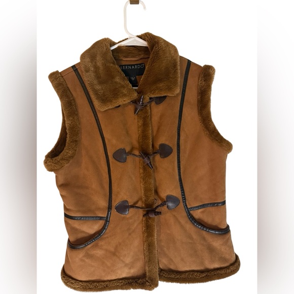 Bernardo Suede Tan and Brown Faux Fur Vest with Toggle Closures Size Medium - Picture 4 of 7
